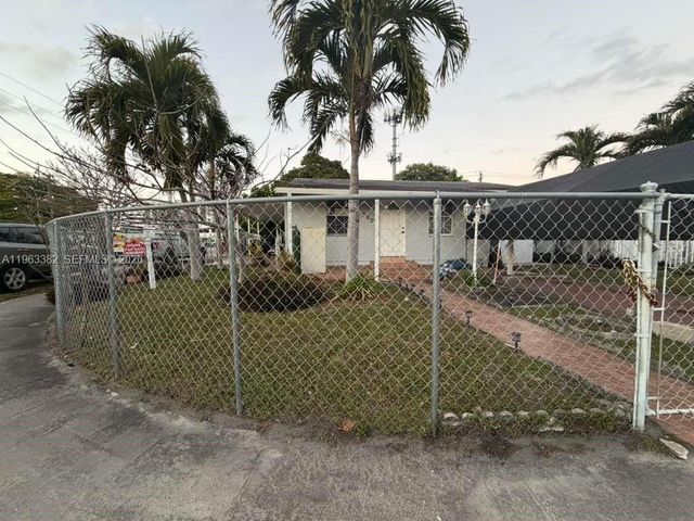 501 SE 1st St, Hialeah, FL 33010