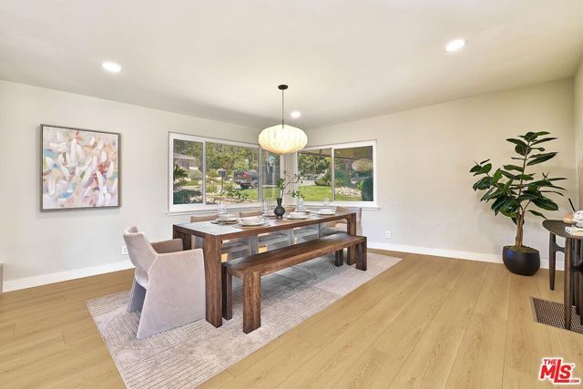 1908 Lyans Drive, La Canada Flintridge, CA 91011