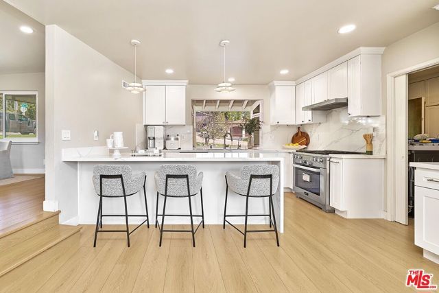 1908 Lyans Drive, La Canada Flintridge, CA 91011