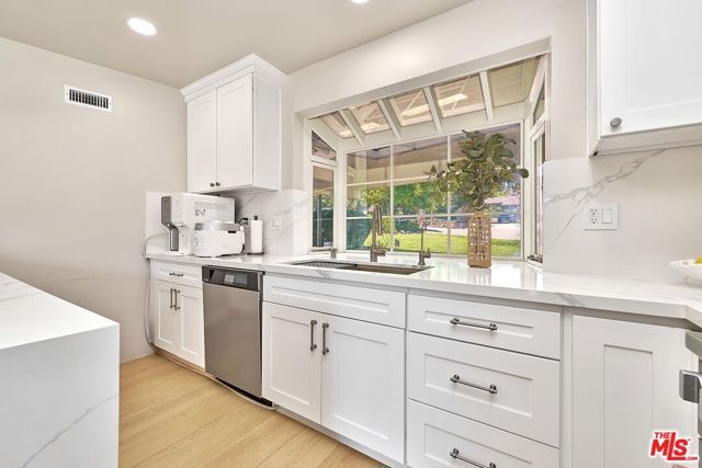 1908 Lyans Drive, La Canada Flintridge, CA 91011