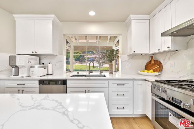 1908 Lyans Drive, La Canada Flintridge, CA 91011