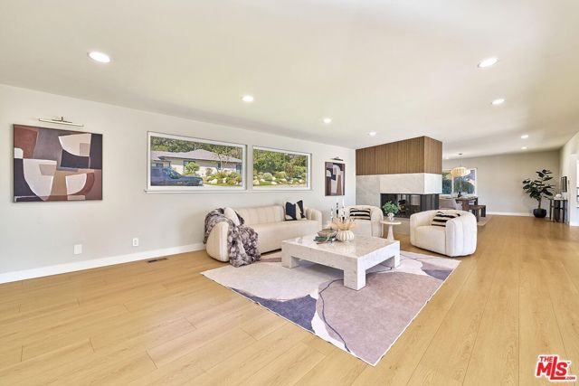 1908 Lyans Drive, La Canada Flintridge, CA 91011