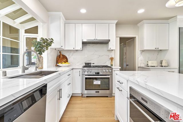 1908 Lyans Drive, La Canada Flintridge, CA 91011