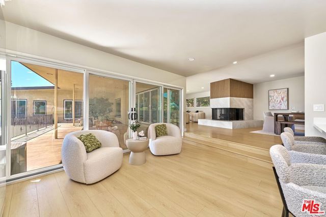 1908 Lyans Drive, La Canada Flintridge, CA 91011