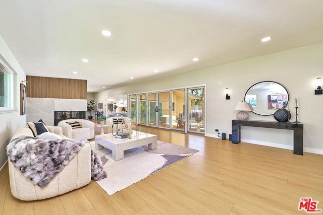 1908 Lyans Drive, La Canada Flintridge, CA 91011