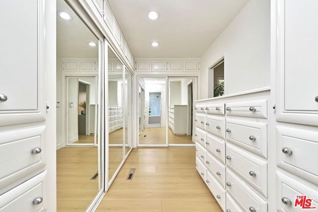 1908 Lyans Drive, La Canada Flintridge, CA 91011