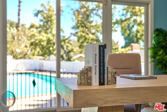 1908 Lyans Drive, La Canada Flintridge, CA 91011