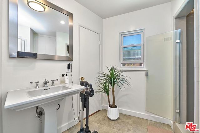 1908 Lyans Drive, La Canada Flintridge, CA 91011