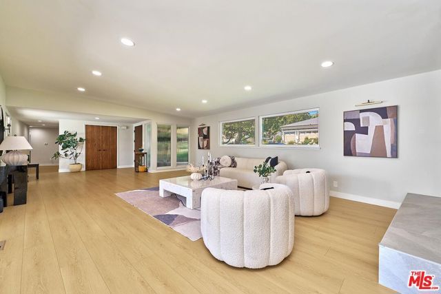 1908 Lyans Drive, La Canada Flintridge, CA 91011