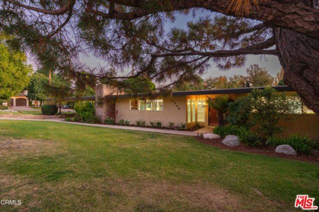 1908 Lyans Drive, La Canada Flintridge, CA 91011