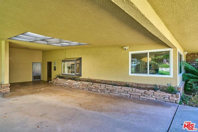 1908 Lyans Drive, La Canada Flintridge, CA 91011