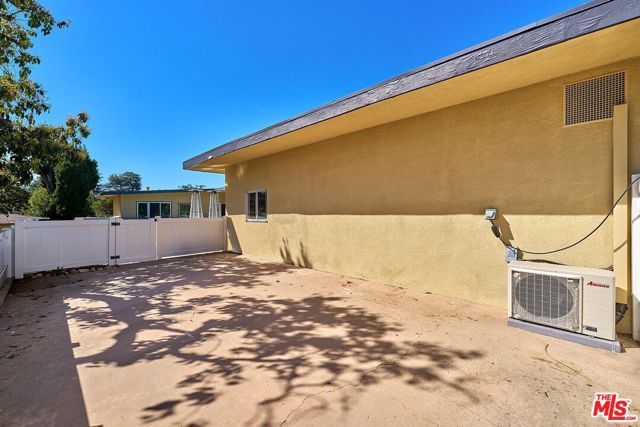 1908 Lyans Drive, La Canada Flintridge, CA 91011