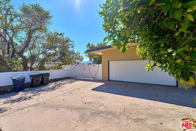 1908 Lyans Drive, La Canada Flintridge, CA 91011