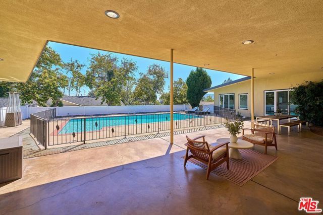 1908 Lyans Drive, La Canada Flintridge, CA 91011