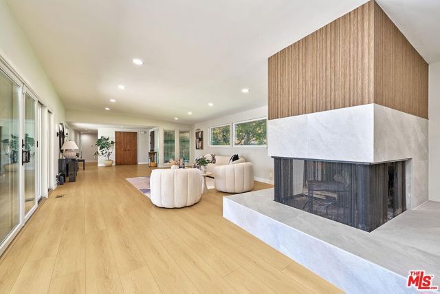 1908 Lyans Drive, La Canada Flintridge, CA 91011