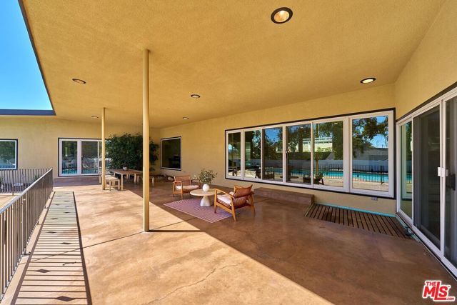 1908 Lyans Drive, La Canada Flintridge, CA 91011