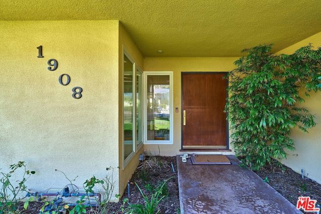1908 Lyans Drive, La Canada Flintridge, CA 91011