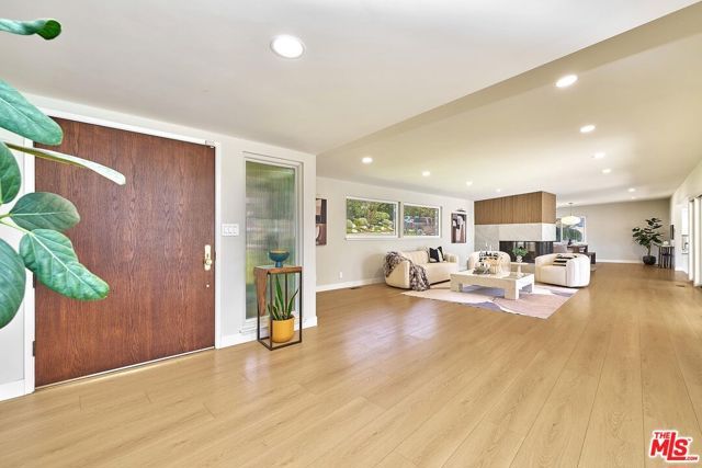 1908 Lyans Drive, La Canada Flintridge, CA 91011