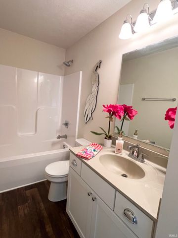 5020 Mustang Drive, Evansville, IN 47715