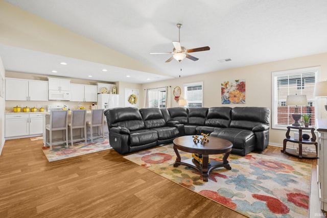 5020 Mustang Drive, Evansville, IN 47715