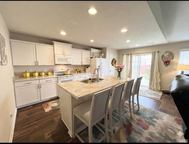 5020 Mustang Drive, Evansville, IN 47715