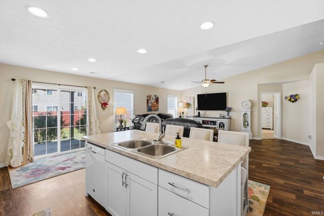 5020 Mustang Drive, Evansville, IN 47715