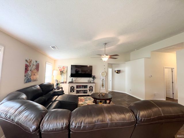 5020 Mustang Drive, Evansville, IN 47715