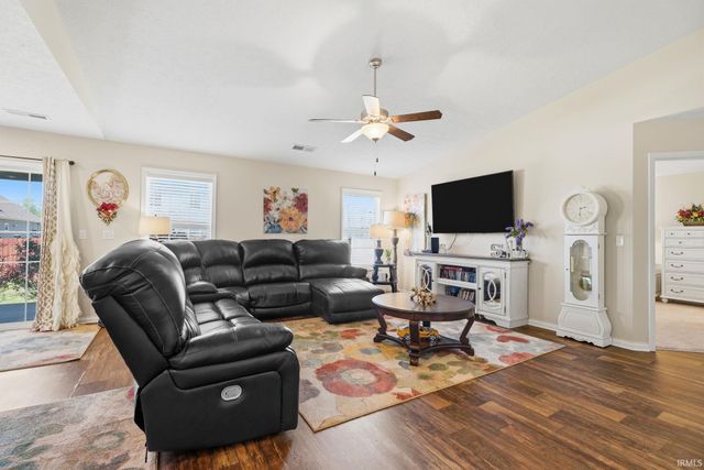 5020 Mustang Drive, Evansville, IN 47715