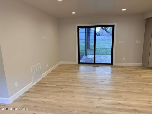 5815 N 17th ST, Dalton Gardens, ID 83815