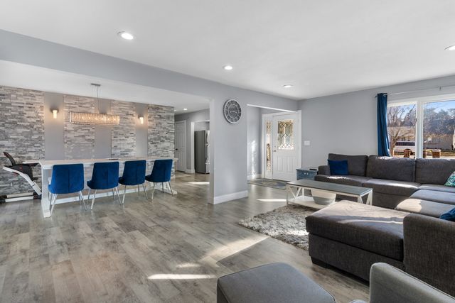 918 Mayfair Place, Rockford, IL 61107