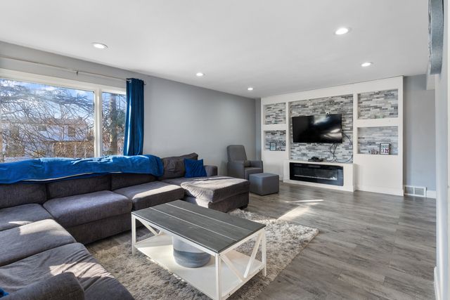 918 Mayfair Place, Rockford, IL 61107