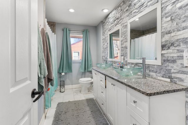 918 Mayfair Place, Rockford, IL 61107