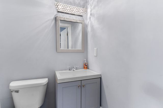 918 Mayfair Place, Rockford, IL 61107