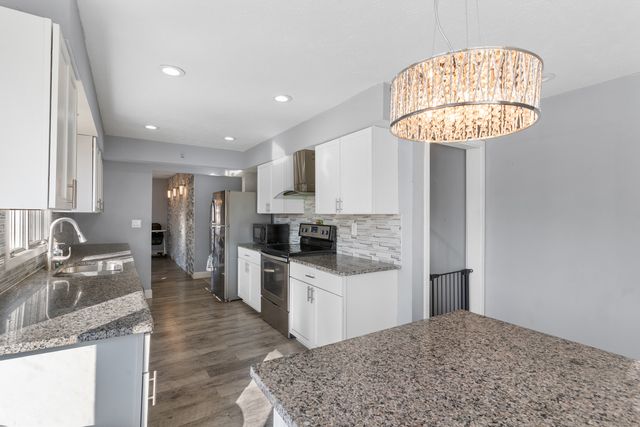 918 Mayfair Place, Rockford, IL 61107