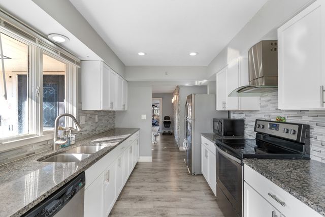 918 Mayfair Place, Rockford, IL 61107