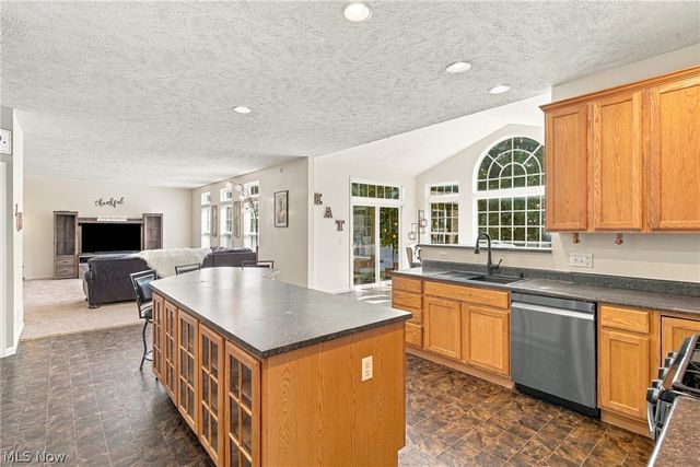 7372 Meadow Brooke Way, Northfield, OH 44067