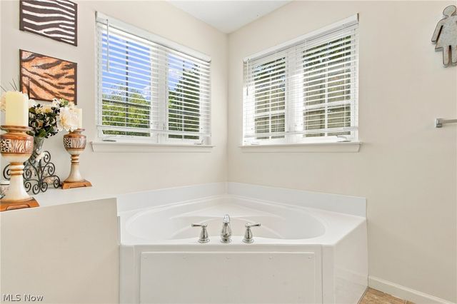 7372 Meadow Brooke Way, Northfield, OH 44067