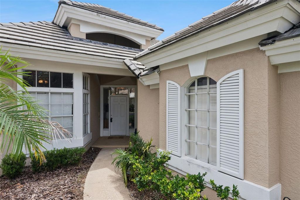 Image 3 of property listing at 8444 FOXWORTH CIRCLE 48, Orlando, FL 32819
