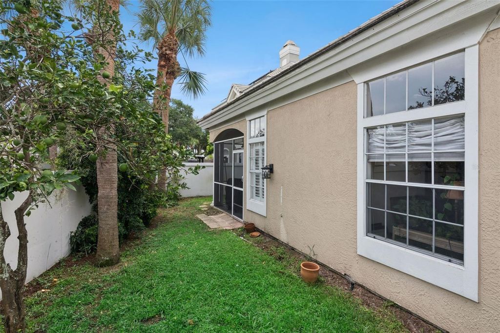 Image 28 of property listing at 8444 FOXWORTH CIRCLE 48, Orlando, FL 32819