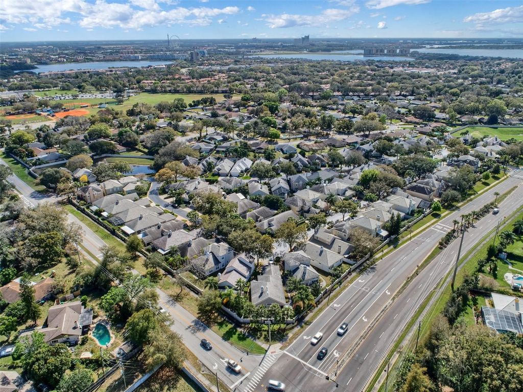 Image 37 of property listing at 8444 FOXWORTH CIRCLE 48, Orlando, FL 32819