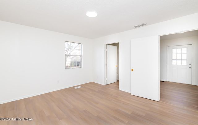 2428 Weber Ln, Louisville, KY 40216