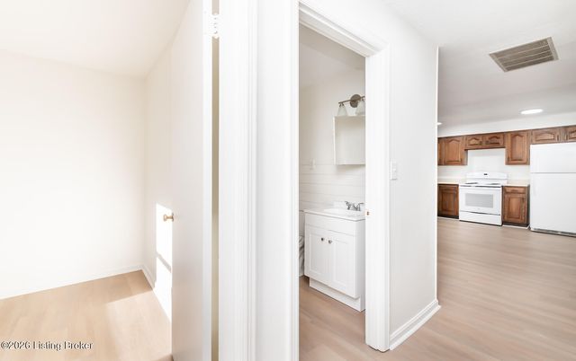 2428 Weber Ln, Louisville, KY 40216