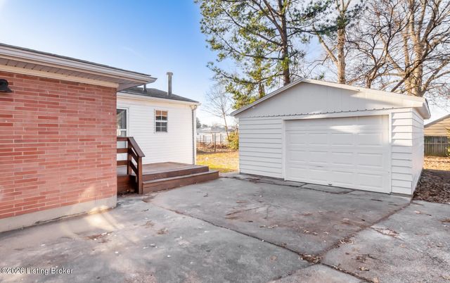 2428 Weber Ln, Louisville, KY 40216