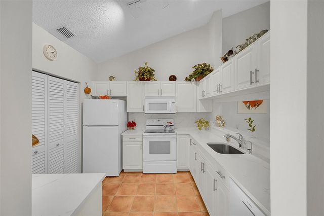 415 Buttonwood Pl, Boca Raton, FL 33431