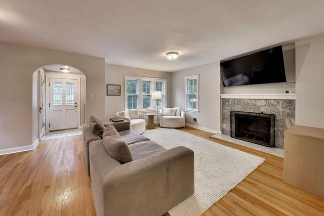 165 S Maple Street, Palatine, IL 60067