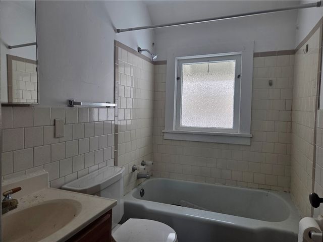 306 Spruce St, City Of But Ne, PA 16001