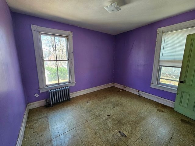 29 Yale St, Springfield, MA 01109