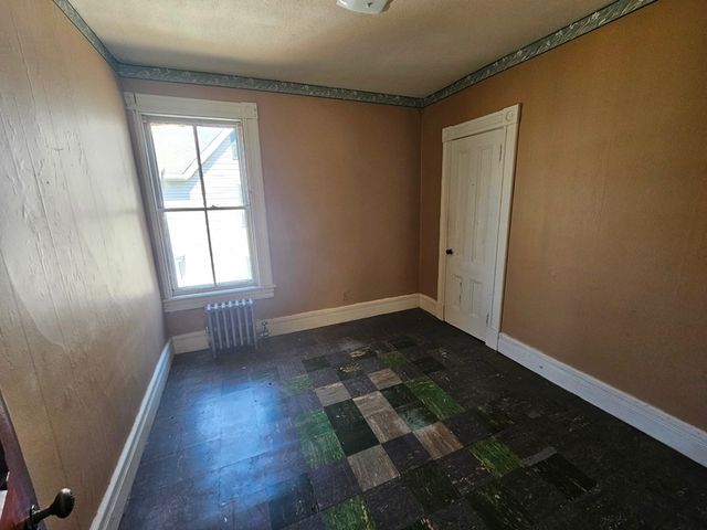 29 Yale St, Springfield, MA 01109