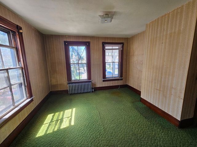 29 Yale St, Springfield, MA 01109