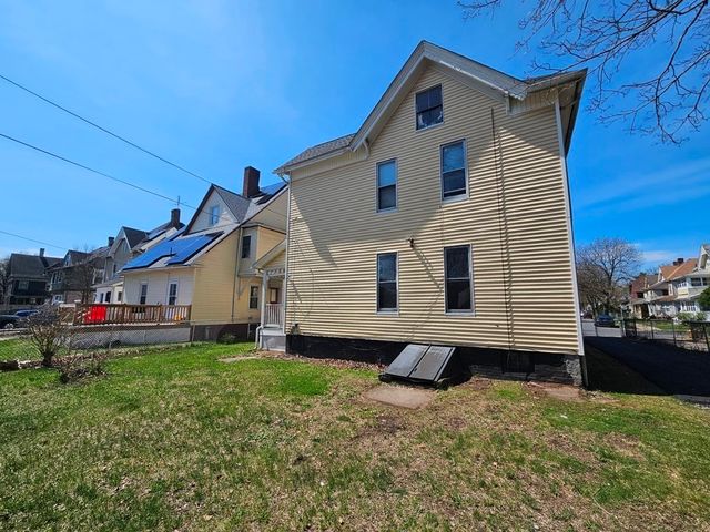 29 Yale St, Springfield, MA 01109